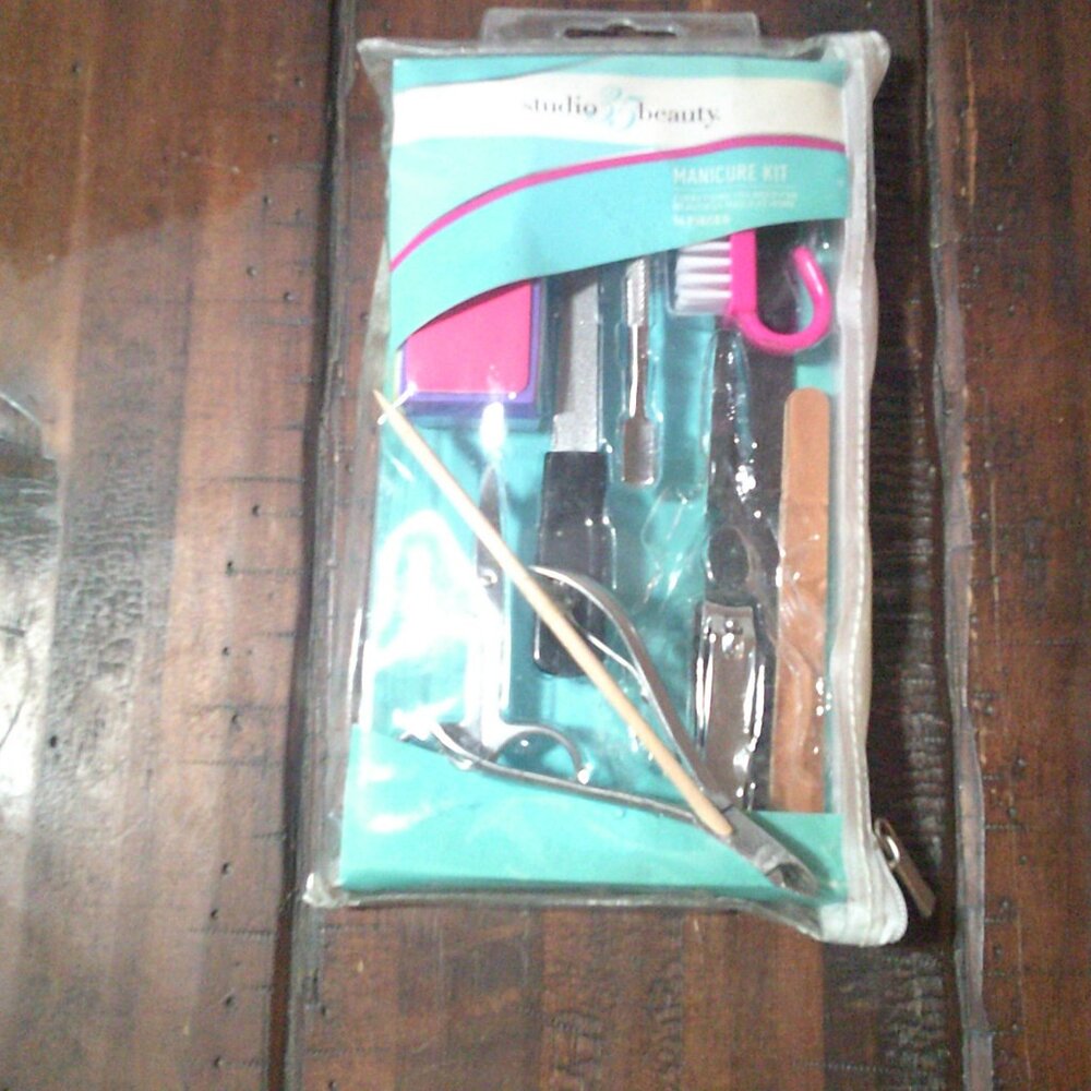 Studio 35 Beauty Manicure Pedicure Kit & tools 14 Pieces New in package